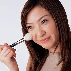 皮肤干燥不能使用化妆品怎么办？