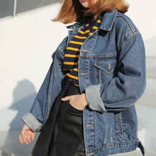 牛仔外套配什么内搭：一组牛仔外套内搭示范欣赏