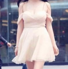 连衣裙让女性更显魅力：曼妙的身姿性感甜美的气质