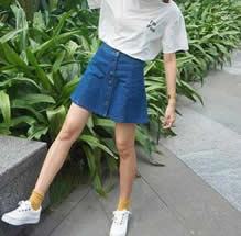 白色外套内搭什么颜色好看，白色外套搭配蓝色可以吗