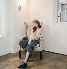 粉色衣服配什么颜色裤子和裙子，粉色怎么穿好看