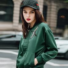 印花棒球服怎么穿怎么潮 永远不会出错（图）