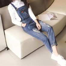 2020春季背带裤怎么搭：时髦女款潮流背带裤（图）