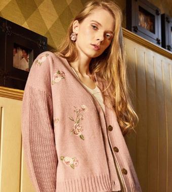 开春时髦出街 背心开衫更胜一筹（图）