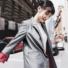玩转初春穿搭 彰显复古感的灰色西装搭配示范