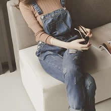 背带裤时毛新穿搭：这个秋季不可缺少的时尚主流（图）