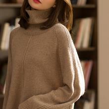 堆堆领针织衫搭配小短裙：显瘦又减龄（图）