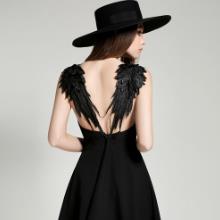 夏日最流行性感露背装 时髦迷人速成（图）