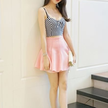 短裙吊带外套美女图片：吊带小短裙（组图）