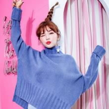 春季最美穿搭：开叉斗篷式毛衣搭配阔腿裤（图）