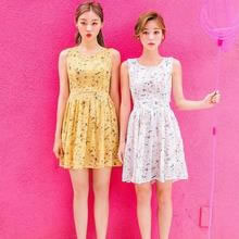 最新时尚穿搭 碎花连衣裙搭出春夏唯美风情