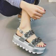 今夏最流行的时尚凉鞋 分分钟魅力直升
