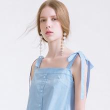 蕾丝吊带连衣裙两件套 凸显长腿和少女活力