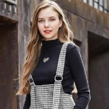 撞色格纹针织套装搭配高跟鞋：时尚又性感（图）