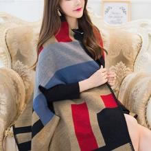 今年优雅大气的不规则流苏披肩才是流行的经典（图）