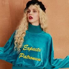 冬款卫衣穿出新花样：时尚达人都爱混搭风（图）