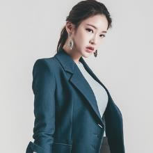 百搭不对称OL小西装搭配链条包：时尚又端庄（图）