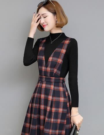 什么外套搭配V领格子背心裙才能彰显成熟稳重（图）