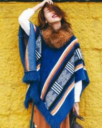 斗篷流苏宽松针织衫如何搭配才能减龄又时尚（图）