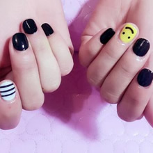 皮肤黑适合什么颜色的指甲油：选对色彩是显白的利器