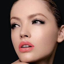 眼线怎么画眼睛显大：4个画眼线实用技巧眼睛更有神