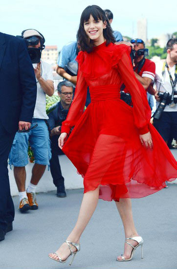 薄纱裙成为清新范和美仙范们的日常之选,让浪漫梦幻接地气 薄纱裙成为清新范和美仙范们的日常之选,让浪漫梦幻接地气