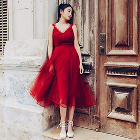 薄纱裙成为清新范和美仙范们的日常之选，让浪漫梦幻接地气