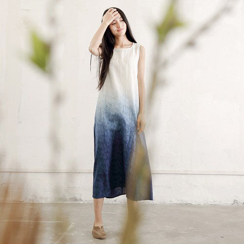 今年最流行的长款衬衫加网纱吊带裙的套装模式