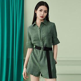 条纹T恤背带短裤，最经典的搭配方式