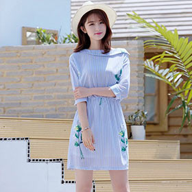 V领成为夏天出门必选  既显瘦又避免了走光