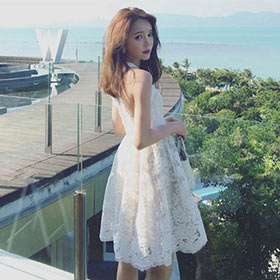 一字肩露脐短上衣+超长阔腿裤，美肩、腹肌一齐秀