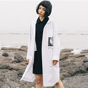 简约装扮也能跳脱平庸流露个性