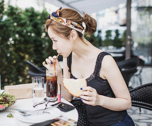 无论多小的行李箱，都要为灵便小巧的配饰留一席之地