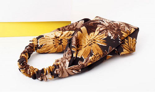 无论多小的行李箱，都要为灵便小巧的配饰留一席之地