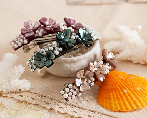 无论多小的行李箱，都要为灵便小巧的配饰留一席之地