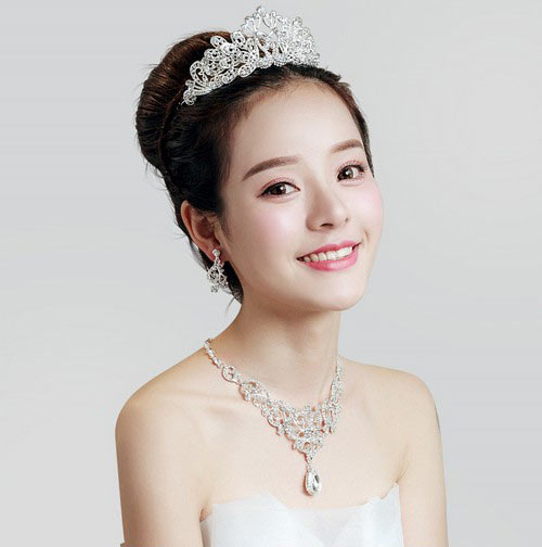 无论多小的行李箱，都要为灵便小巧的配饰留一席之地