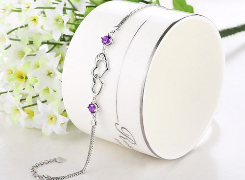 无论多小的行李箱，都要为灵便小巧的配饰留一席之地