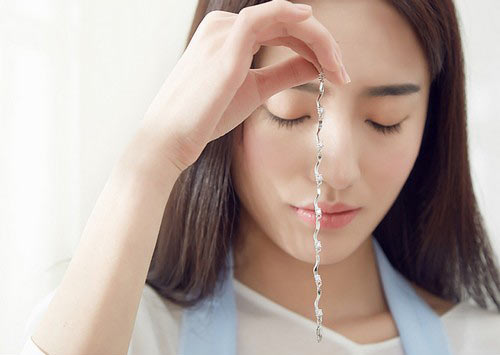 无论多小的行李箱，都要为灵便小巧的配饰留一席之地