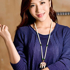 更适合冬天佩戴的装饰品，你选哪个？