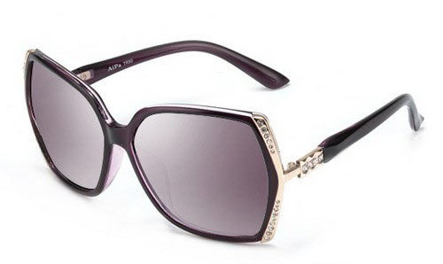 出门前要戴上一款合适的墨镜,这事关健康和美丽 出门前要戴上一款合适的墨镜,这事关健康和美丽