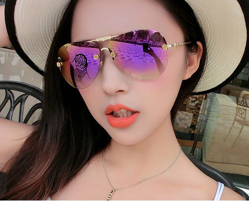 出门前要戴上一款合适的墨镜,这事关健康和美丽 出门前要戴上一款合适的墨镜,这事关健康和美丽