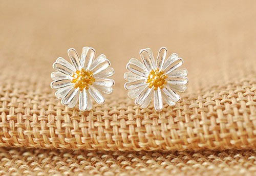 女人身上的小装饰细节,才是不败的时尚代言 女人身上的小装饰细节,才是不败的时尚代言