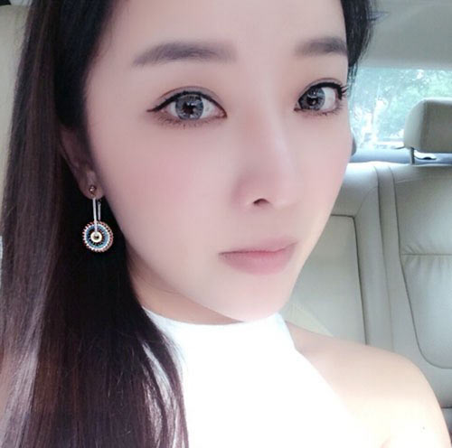 女人身上的小装饰细节,才是不败的时尚代言 女人身上的小装饰细节,才是不败的时尚代言