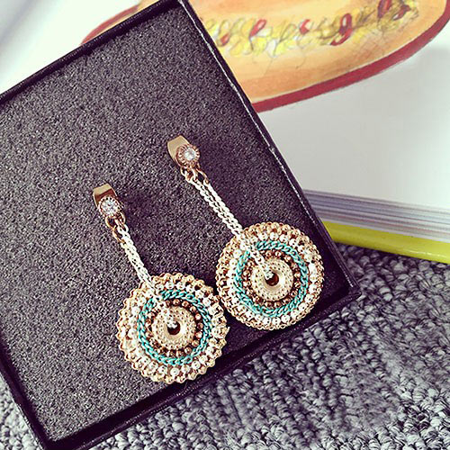 女人身上的小装饰细节,才是不败的时尚代言 女人身上的小装饰细节,才是不败的时尚代言