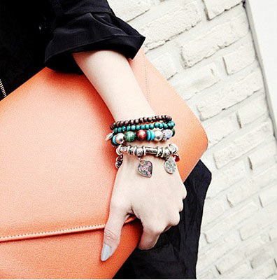 女人身上的小装饰细节,才是不败的时尚代言 女人身上的小装饰细节,才是不败的时尚代言