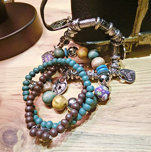 女人身上的小装饰细节,才是不败的时尚代言 女人身上的小装饰细节,才是不败的时尚代言