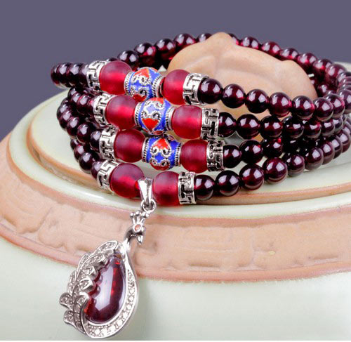 女人身上的小装饰细节,才是不败的时尚代言 女人身上的小装饰细节,才是不败的时尚代言