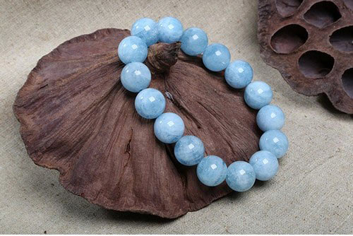 女人身上的小装饰细节,才是不败的时尚代言 女人身上的小装饰细节,才是不败的时尚代言