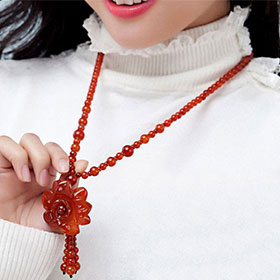 毛衣链也能成为深秋的一道风景线