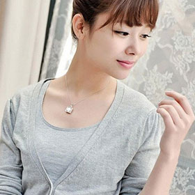 项链可以成就不一般的迷人风情